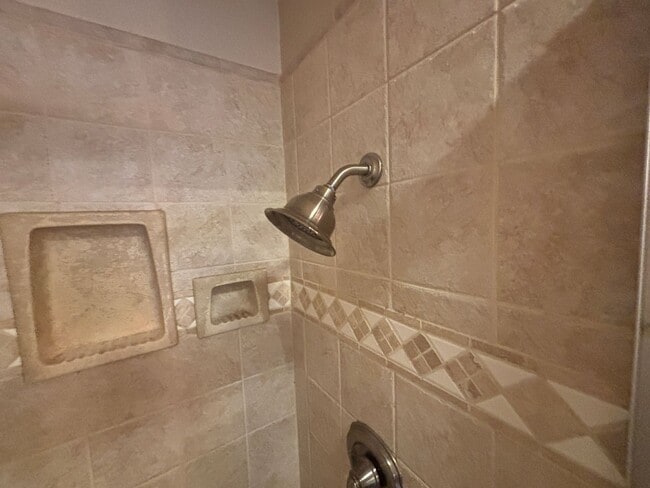 Building Photo - Beautiful 3 bed 2.5 bath townhouse in Spanish Trails!