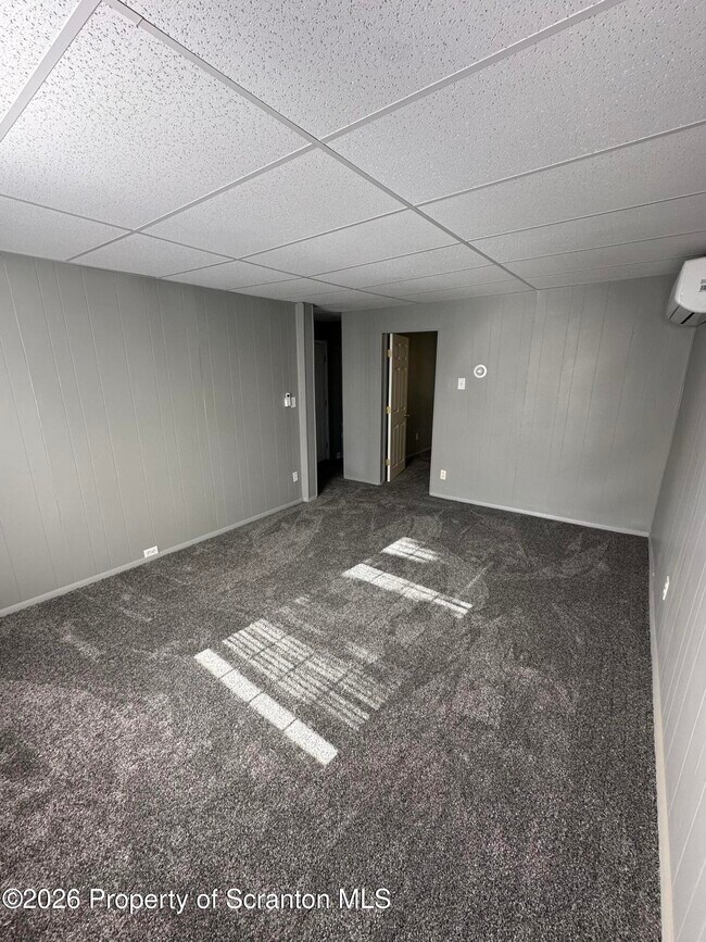 Building Photo - 148 Monroe St