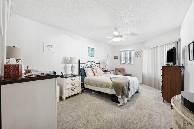 Building Photo - 2902 Oak Cir