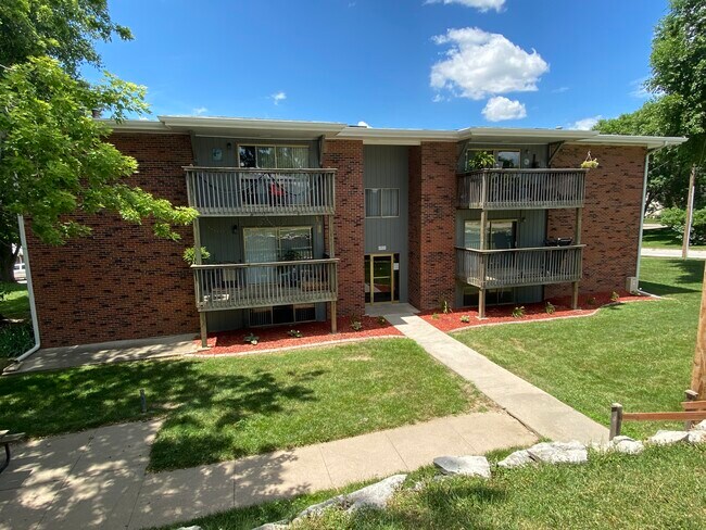 Building Photo - Crestaire Apartments