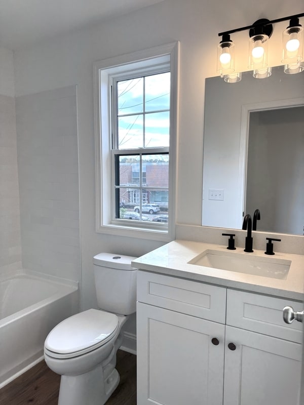 Building Photo - 427 Lakeland St