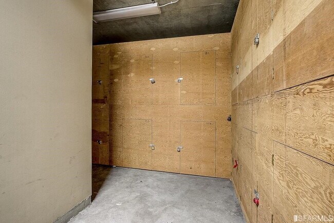 Building Photo - San Francisco Living at Its Finest 1BR/1BA w/ Parking & In-Unit Laundry