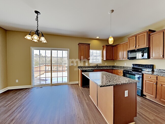 Building Photo - 220 Solitude Cir