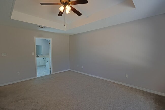 Building Photo - 1915 Sunrise Dr