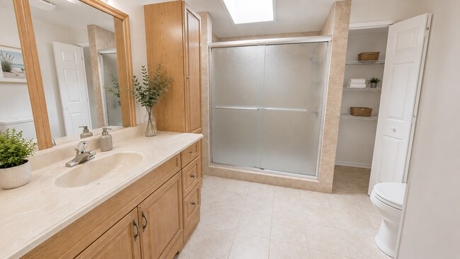 Building Photo - 7703 Erinwood Ct E