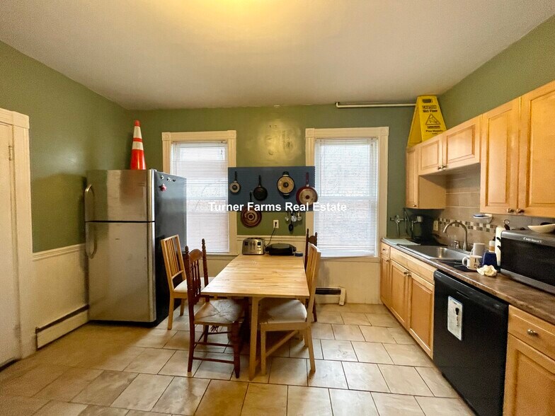 Building Photo - 12 Bucknam St