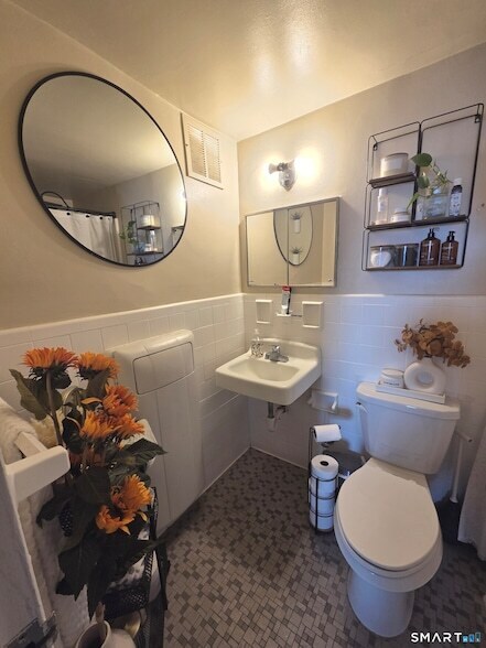 Building Photo - 444 Bedford St