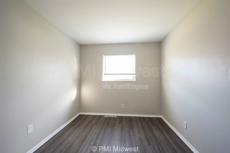 Building Photo - 5843 Woodside Dr