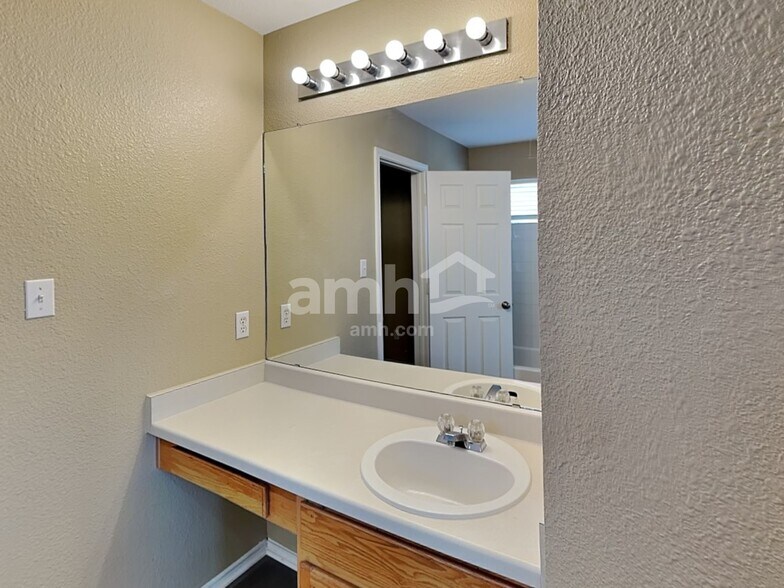 Building Photo - 1237 Vincent Pl