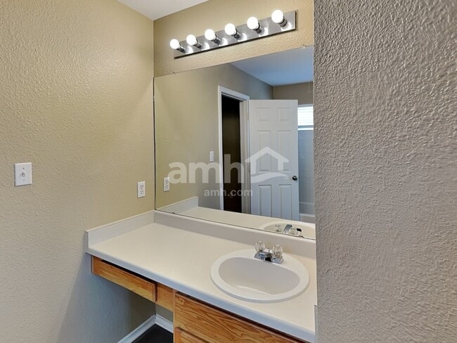 Building Photo - 1237 Vincent Pl