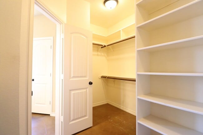 Building Photo - Stallion 3101 - 3105