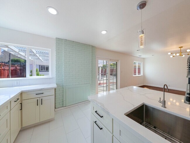 Building Photo - 3104 San Andreas Dr