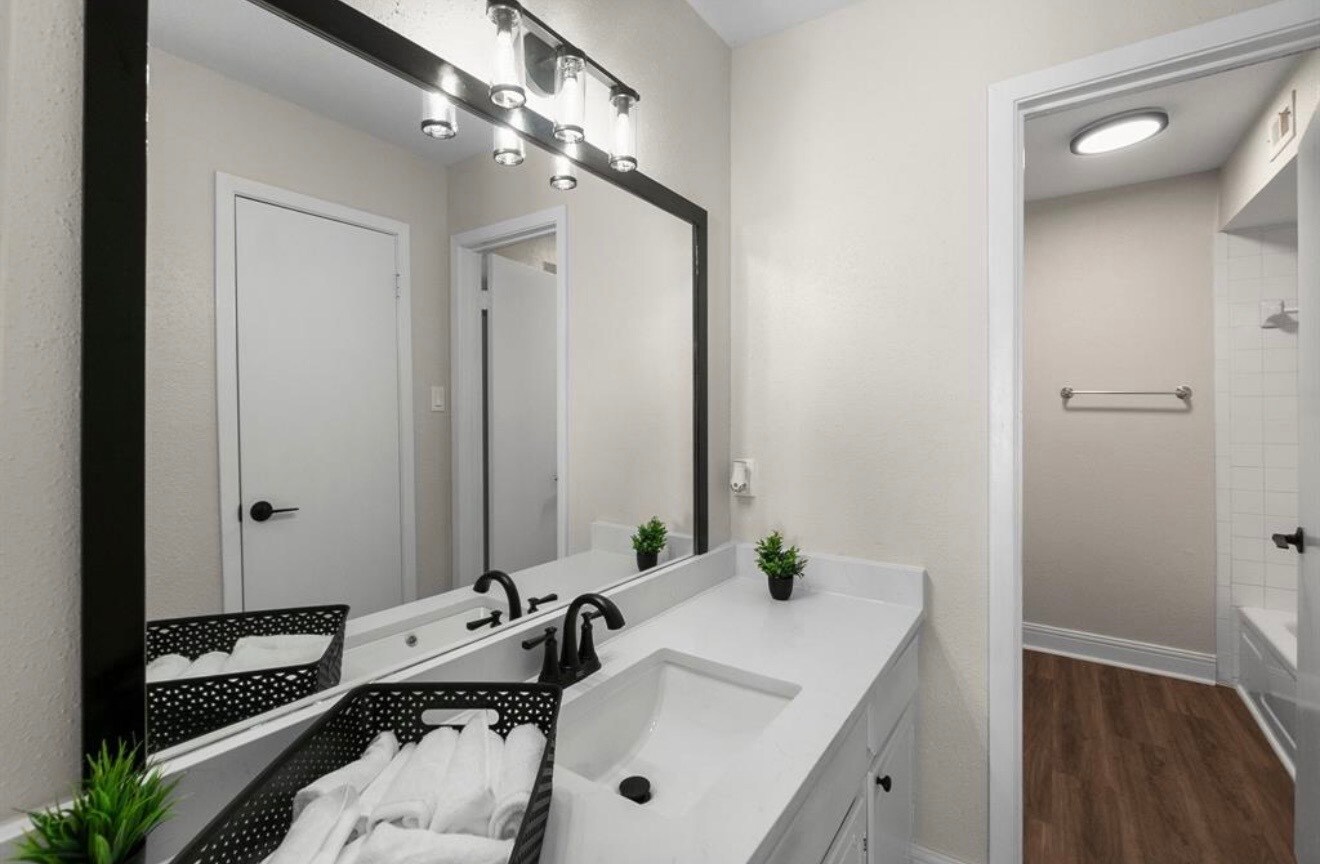 Building Photo - 14515 Wunderlich Dr