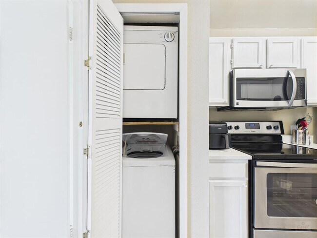 Building Photo - 3115 Helms St