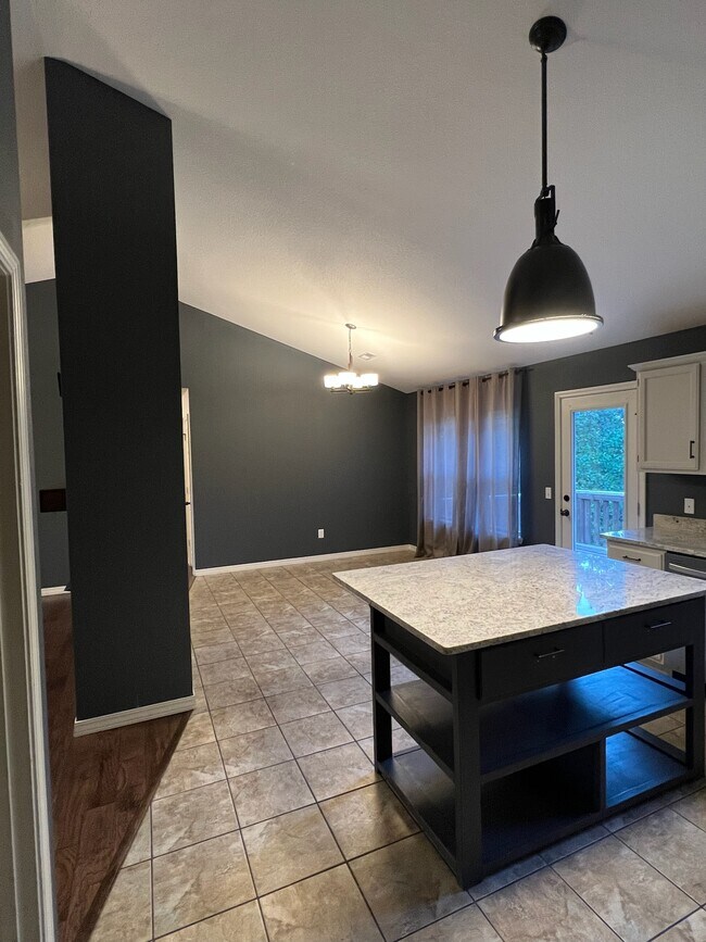 Building Photo - 22 Lyndhurst Dr