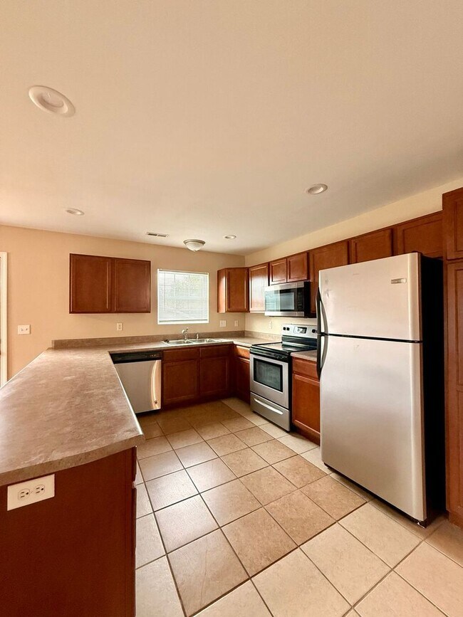 Building Photo - 1574-MF2-E4