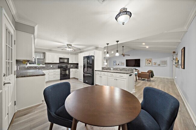 Building Photo - 10211 Cantertrot Dr