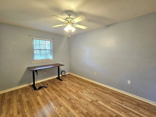 Building Photo - 1112 Cobb Rd