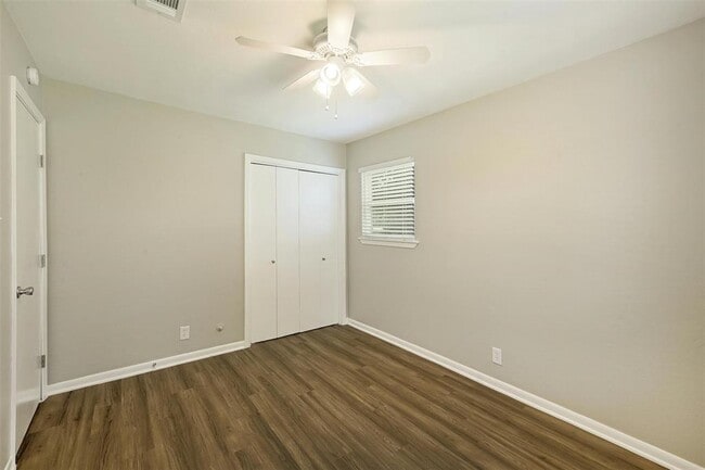 Building Photo - 8527 Maine Dr