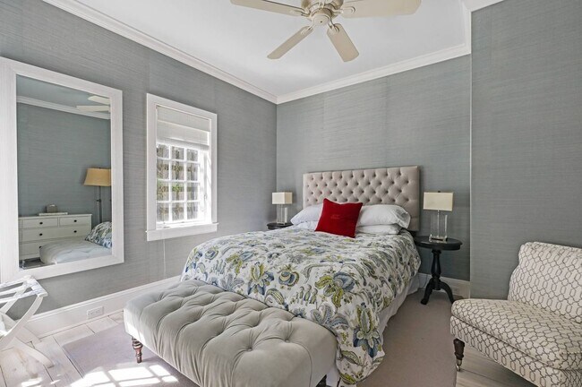 Building Photo - 121 Post Ln