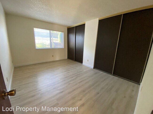 Building Photo - 2440 Cochran Rd