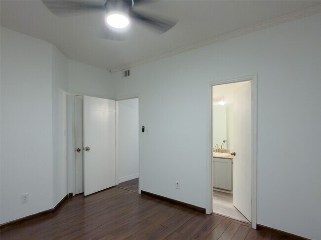 Building Photo - 6500 Harbor Town Dr