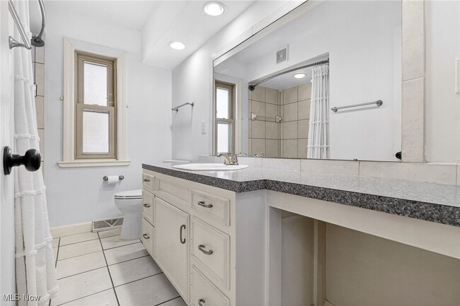 Building Photo - 8310 Broadview Rd