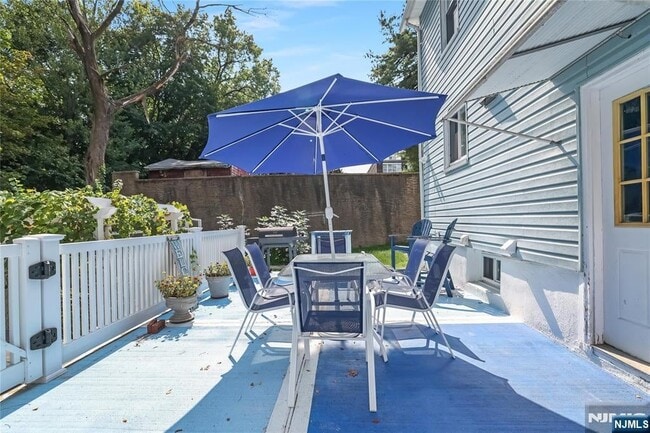 Building Photo - 25 Smith Ave