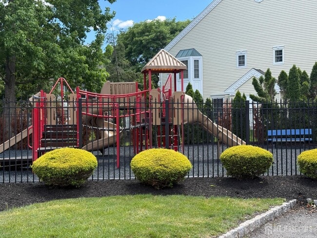 Building Photo - 207 Darwin Ln