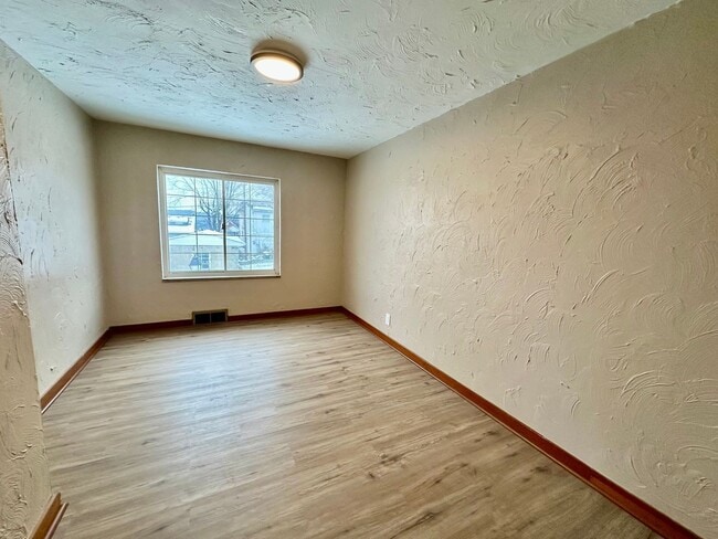 Building Photo - 533 Freeport Rd