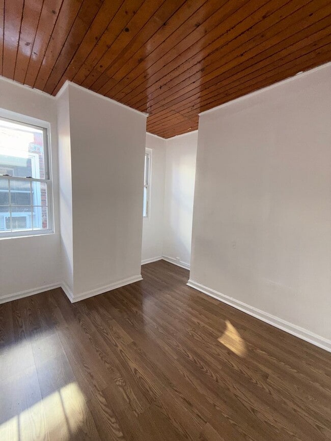 Building Photo - Amazing 3 beds 1bath FULLY ELECTRIC HOUSE