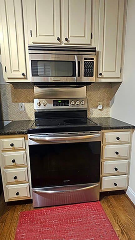 Building Photo - 2610 Woodlawn Dr