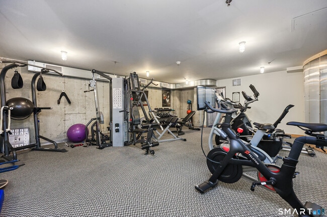 Building Photo - 10 Ann St