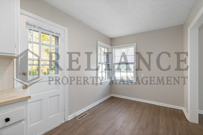 Building Photo - 2640 E Grail St