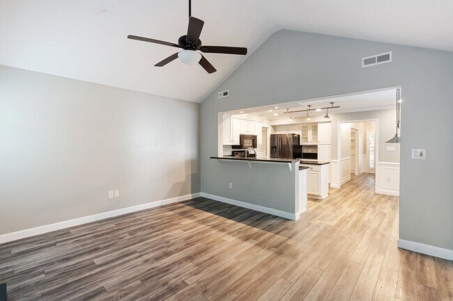 Building Photo - Charming 3 Bedroom, 2.5 Bath Home in Coventry