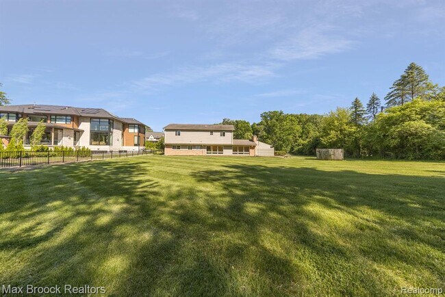 Building Photo - 6096 Darramoor Rd