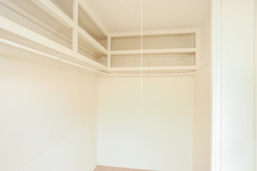 Building Photo - 1804 Primrose Ln