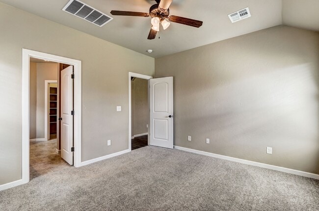 Building Photo - NEWER HOME IN MUSTANG SCHOOL DISTRICT AVAI...