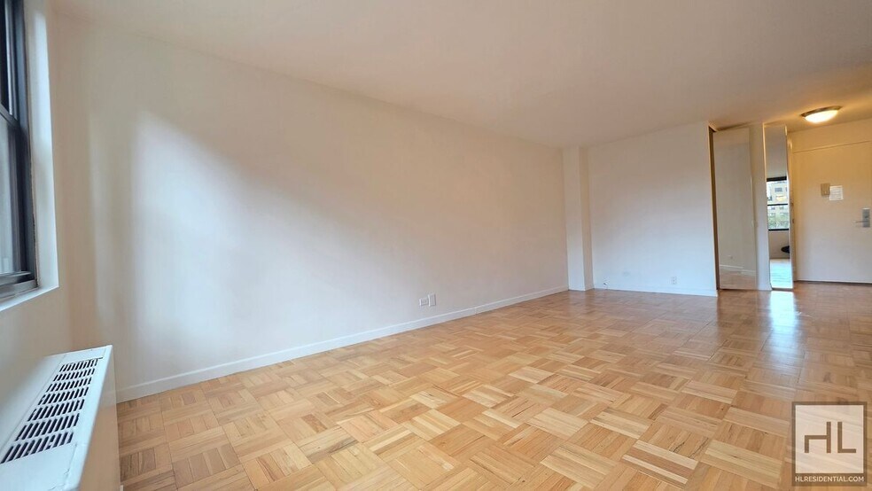 Building Photo - Midtown East One-Bedroom with Open Views