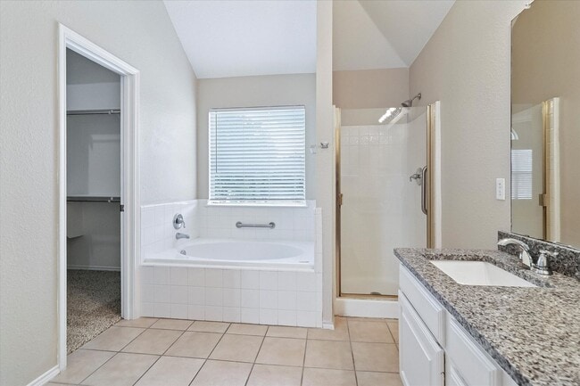 Building Photo - Spacious 3 Bedroom, 2 Bath on a Corner Lot