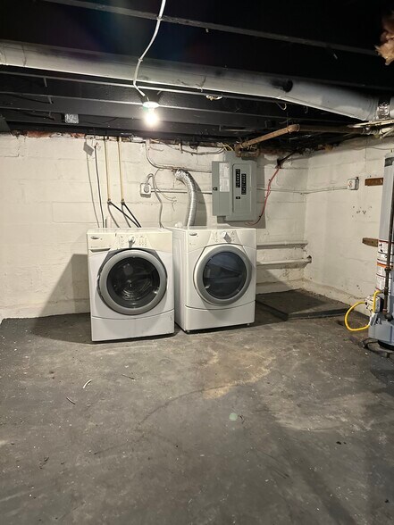 Building Photo - 629 Sheldon Ave