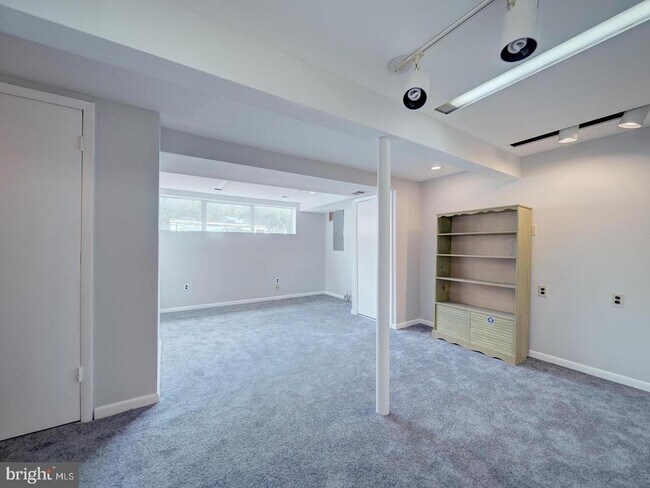 Building Photo - 8912 Battery Rd