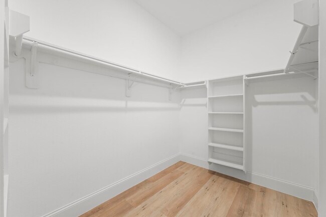 Building Photo - 3532 White Oak Point Dr