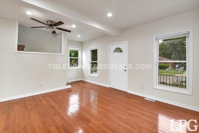 Building Photo - 1733 Stahlwood Ave