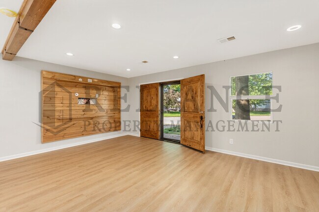 Building Photo - 300 W Breese Ave