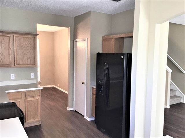 Building Photo - 304 Double Oak Ln