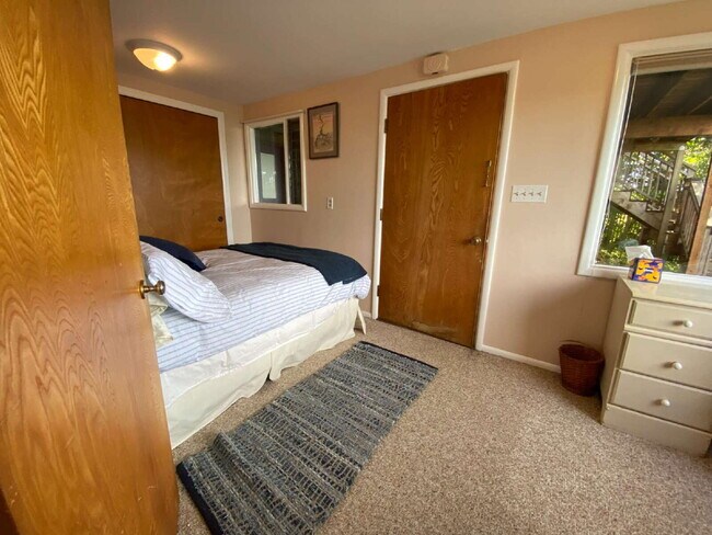 Building Photo - Spacious 5-Bedroom Home with Stunning View...