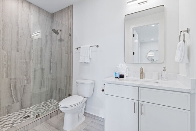 Building Photo - 68 Sarah St