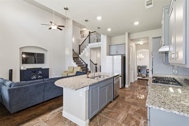 Building Photo - 7452 Reverchon Dr