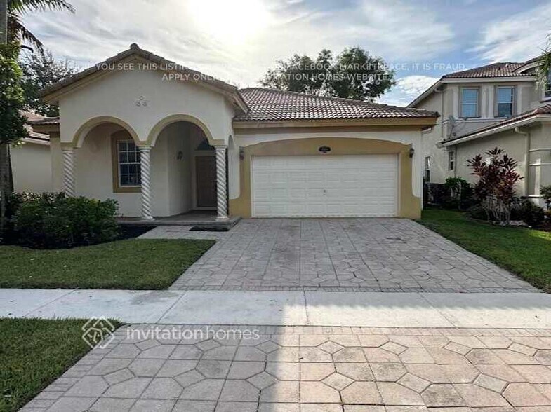 Primary Photo - 10469 Galleria St